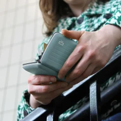 Ogon Design Portafoglio in alluminio Smart Case V2 Arctic Blue< Portafogli Alluminio