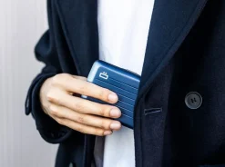 Ogon Design Portafoglio in alluminio Smart Case V2 Navy Blue< Portafogli Alluminio